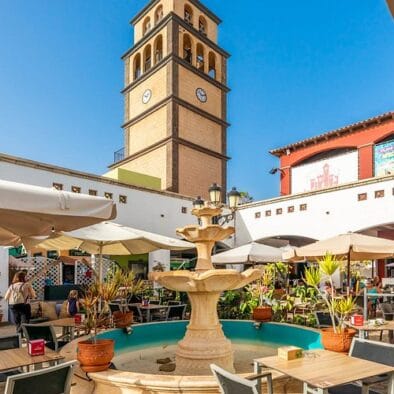 Campanario market with live music